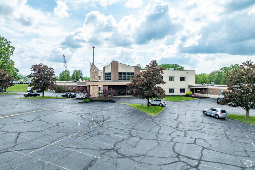 688 Dan St, Akron, OH for lease - Primary Photo - Image 1 of 5