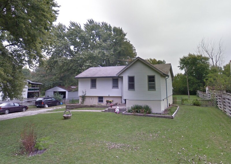 717 Kay Dr, Lathrop, MO 64465