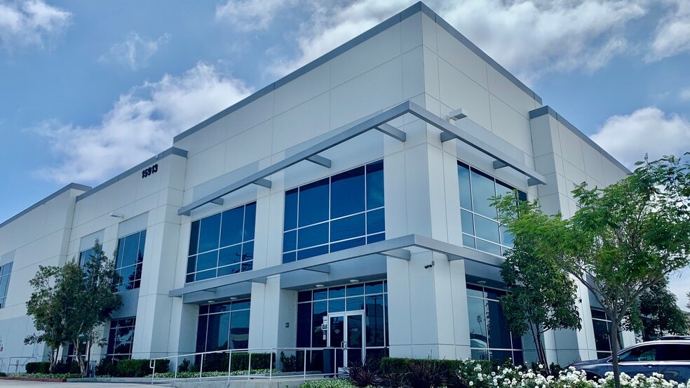 15913 S Main St Gardena Ca 90248 Storm Fujimoto Industrial Center Loopnet Com 15913 S Main St Gardena Ca 90248, Contractors Warehouse Gardena Ca 90248