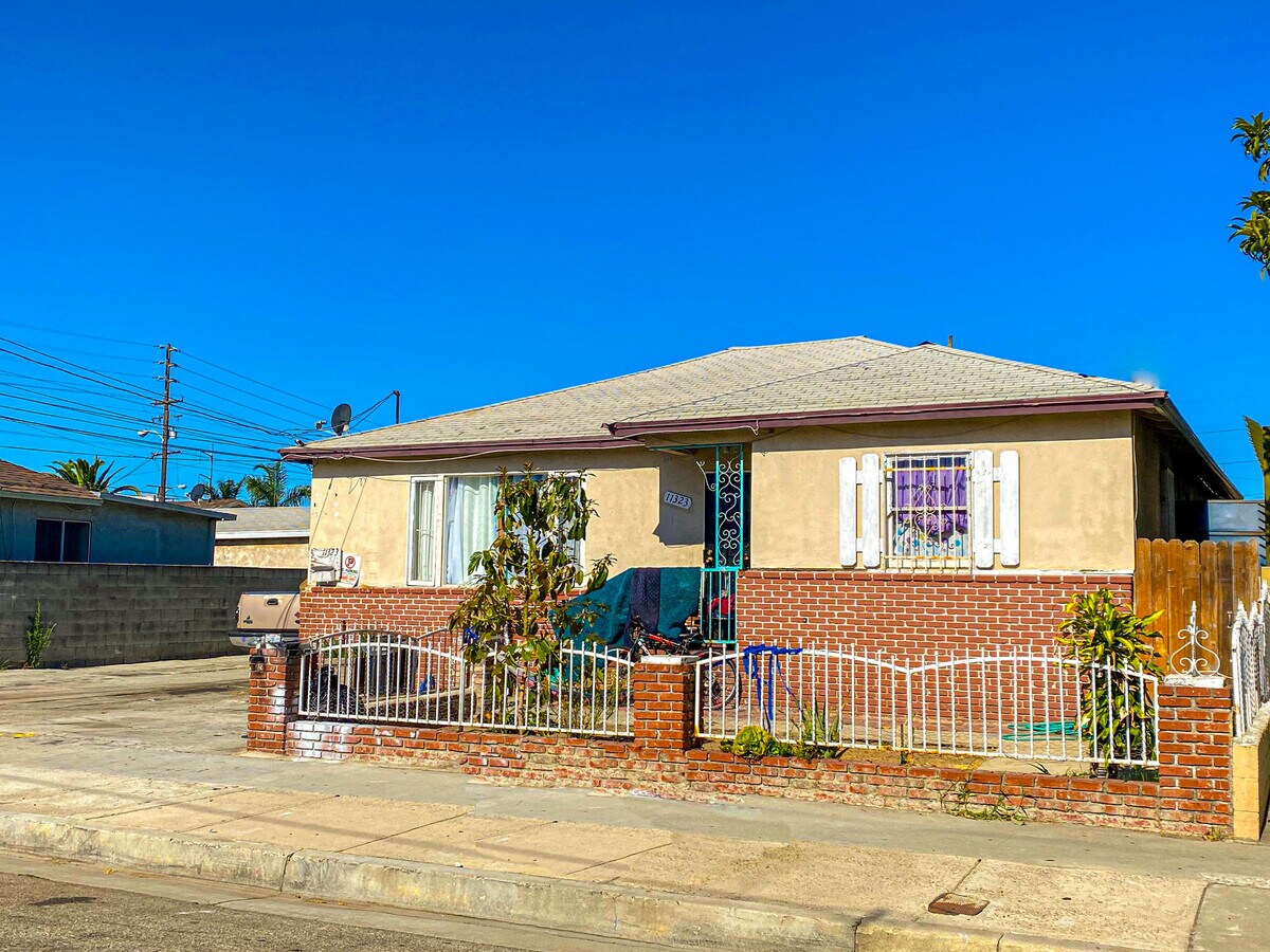 46014611 W Imperial Hwy, Inglewood, CA 90304
