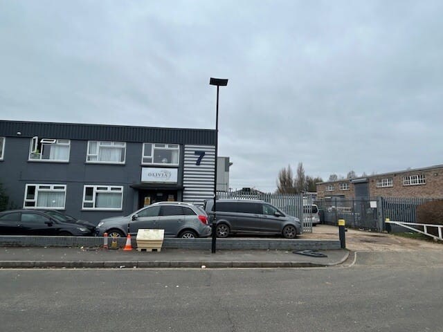5-7 Mount Rd, Feltham for lease - Building Photo - Image 2 of 2
