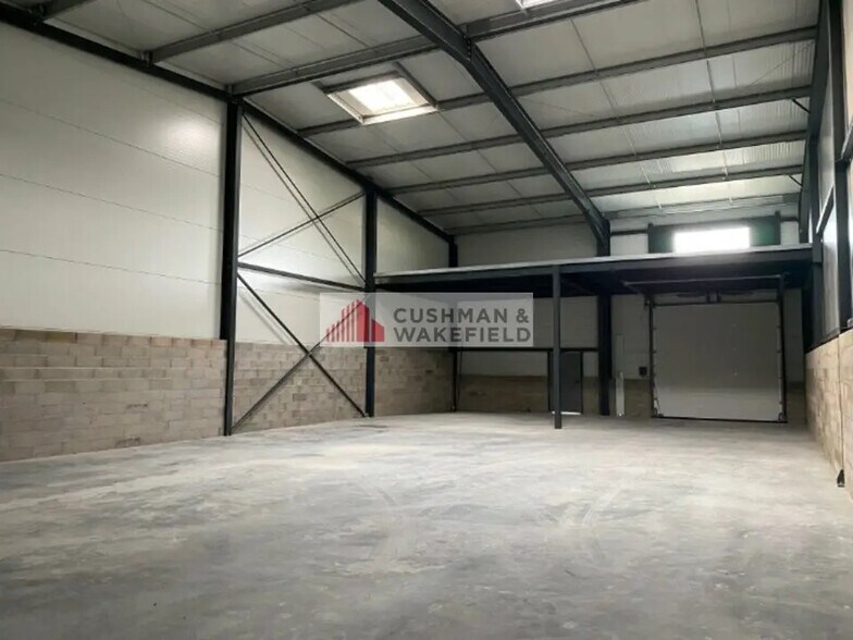 Flex in Nîmes for lease - Interior Photo - Image 3 of 3