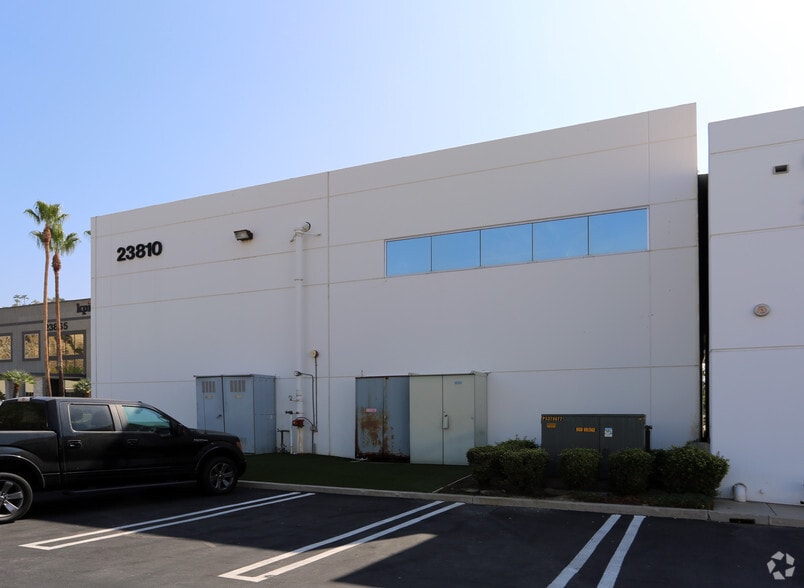 23810 Via Del Rio Ave, Yorba Linda, CA for lease - Building Photo - Image 2 of 16