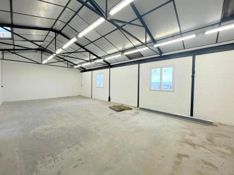Industrial in Bezons for lease - Interior Photo - Image 2 of 14
