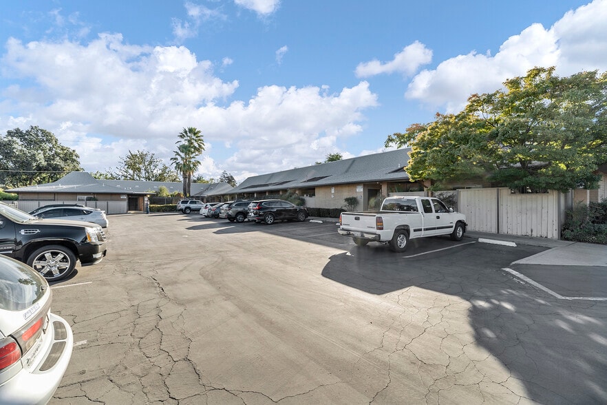 4255 Pacific Ave, Stockton, CA for lease - Building Photo - Image 3 of 3