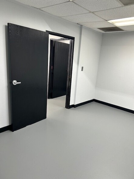 1100 S Cypress St, La Habra, CA for lease - Interior Photo - Image 3 of 7