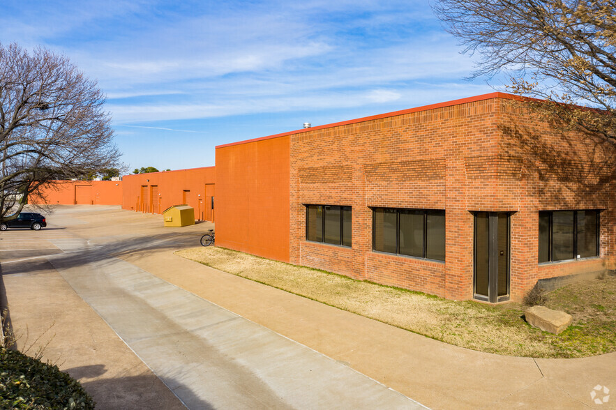 12101 E 51st St, Tulsa, OK for lease - Building Photo - Image 3 of 34