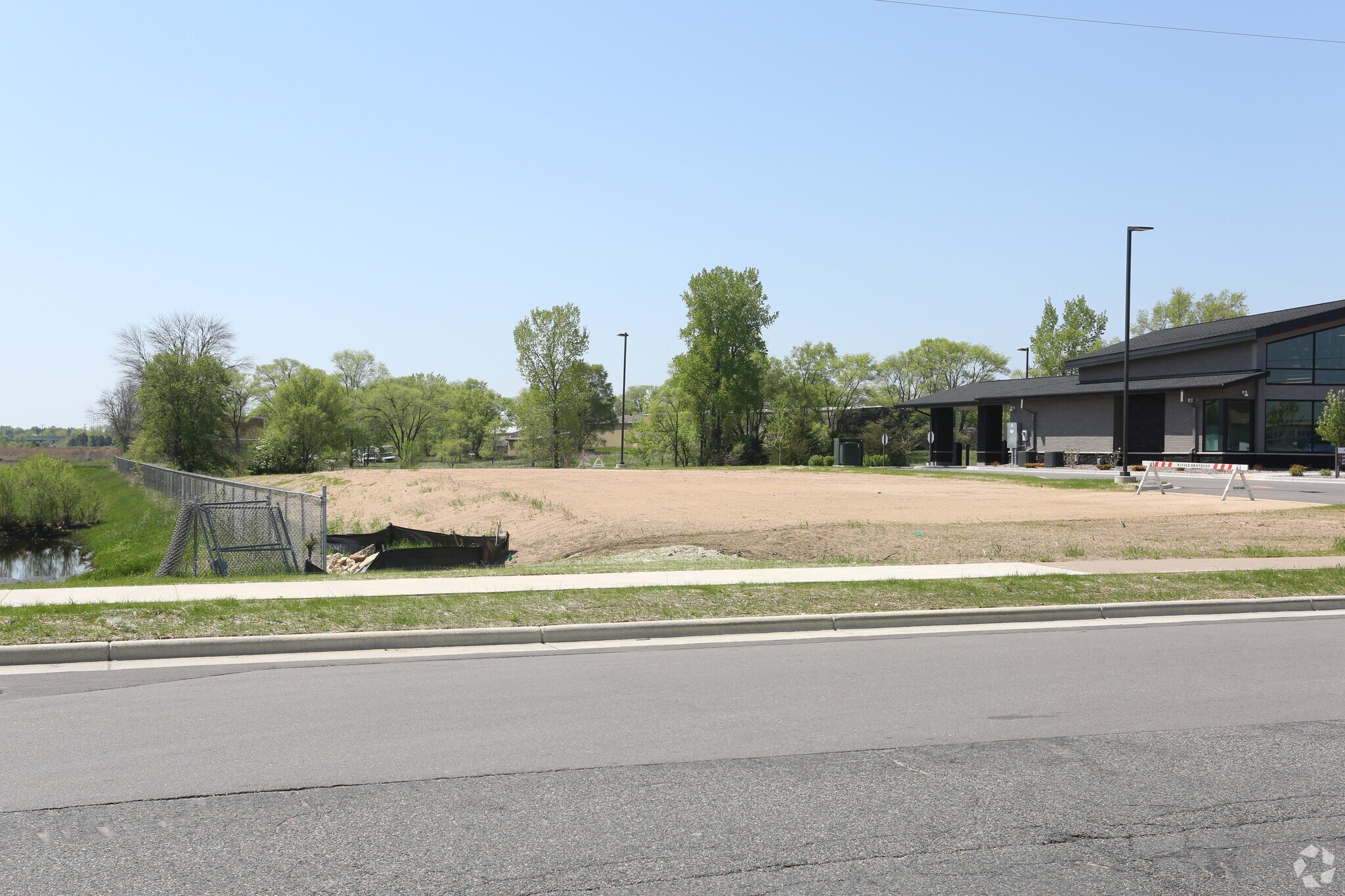 105 Hale Dr, Holmen, WI for sale Primary Photo- Image 1 of 2