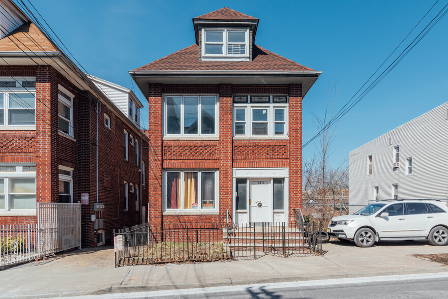 143 Bergen Ave, Jersey City, NJ for sale - Primary Photo - Image 1 of 1