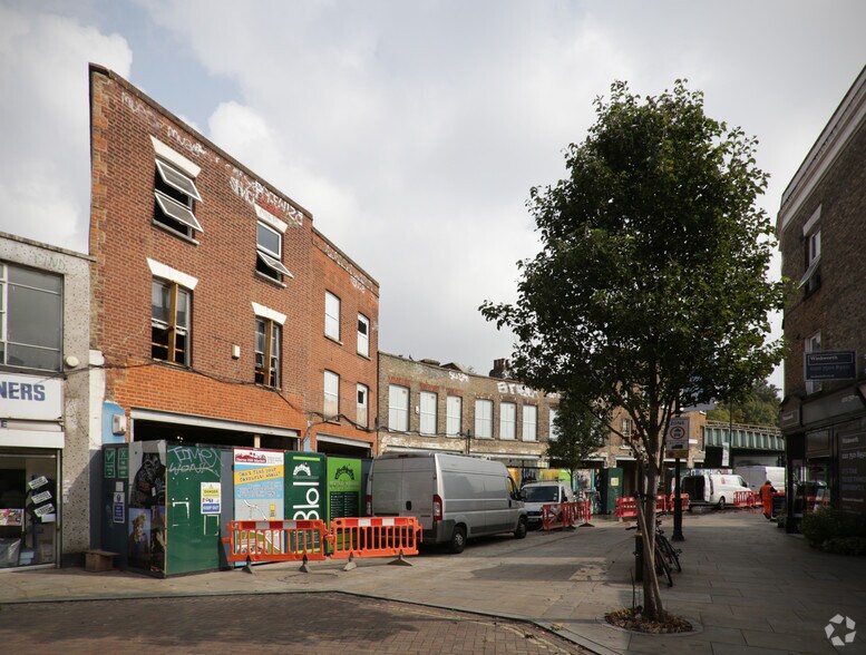 313 Railton Rd, London, SE24 0JN