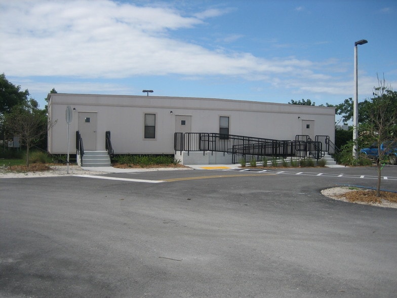 1800 SW 42nd Way, Deerfield Beach, FL for lease - Building Photo - Image 3 of 7