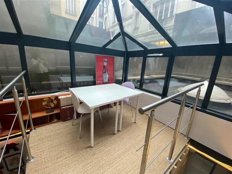 Office in Paris for lease - Building Photo - Image 2 of 5