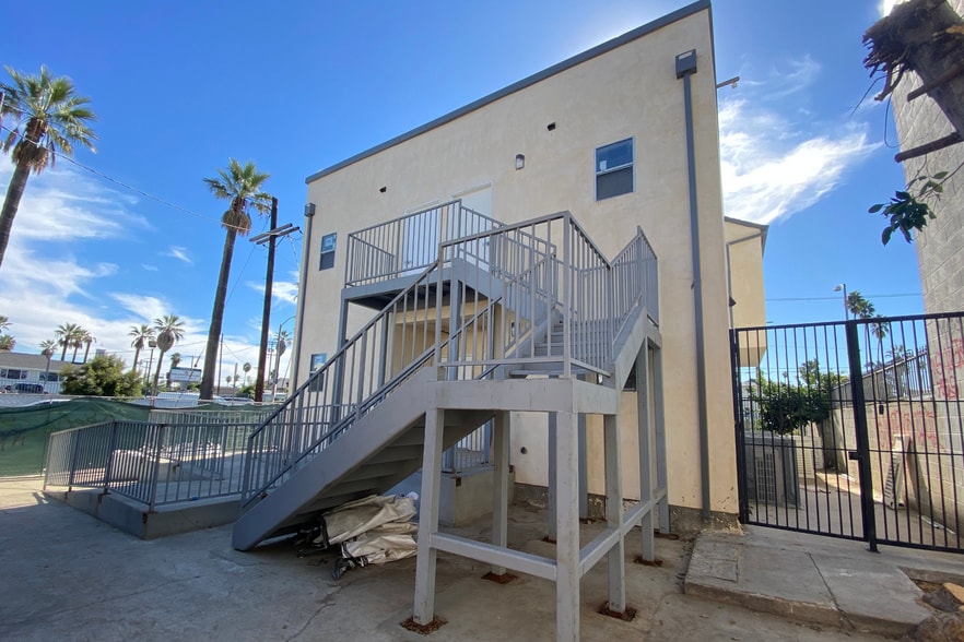 2071 W Washington Blvd, Los Angeles, CA for lease - Building Photo - Image 3 of 6