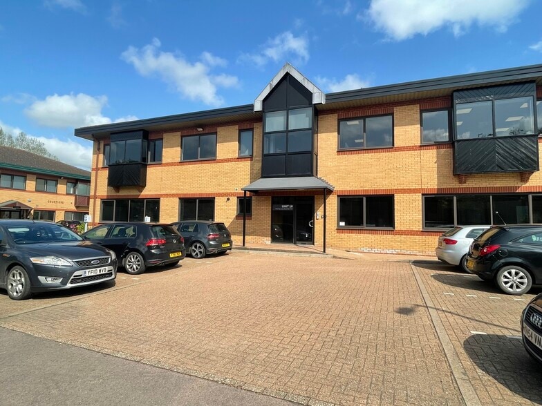17-18 Thorney Leys Park, Witney for lease - Building Photo - Image 2 of 4