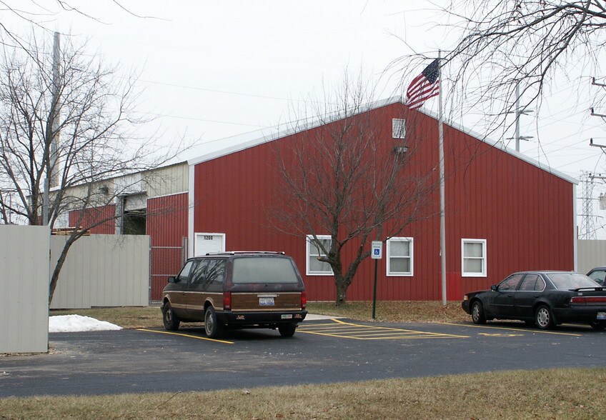 1200 Spaulding Rd, Elgin, IL for sale - Building Photo - Image 1 of 1