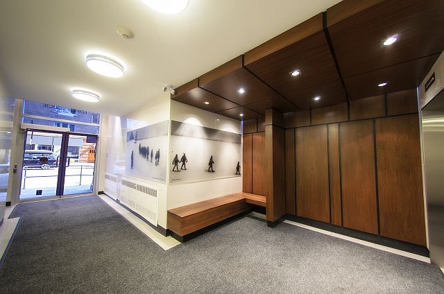 2-14 Boul Désaulniers, Saint-lambert, QC for lease - Interior Photo - Image 2 of 9