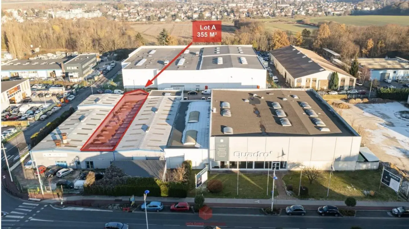 Flex in Domont for lease Building Photo- Image 1 of 4