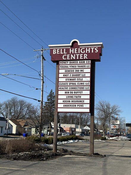 1000 W Wisconsin Ave, Appleton, WI for lease - Building Photo - Image 2 of 18