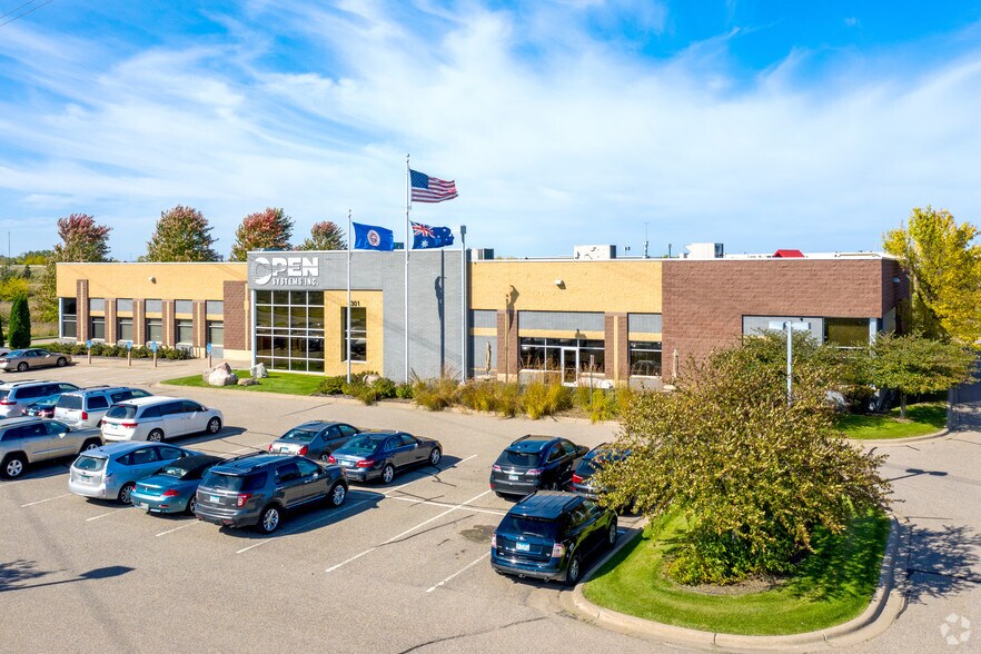 4301 Dean Lakes Blvd, Shakopee, MN for sale - Building Photo - Image 1 of 1