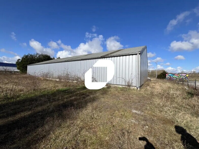 Flex in Bruay-la-Buissière for sale - Building Photo - Image 2 of 9