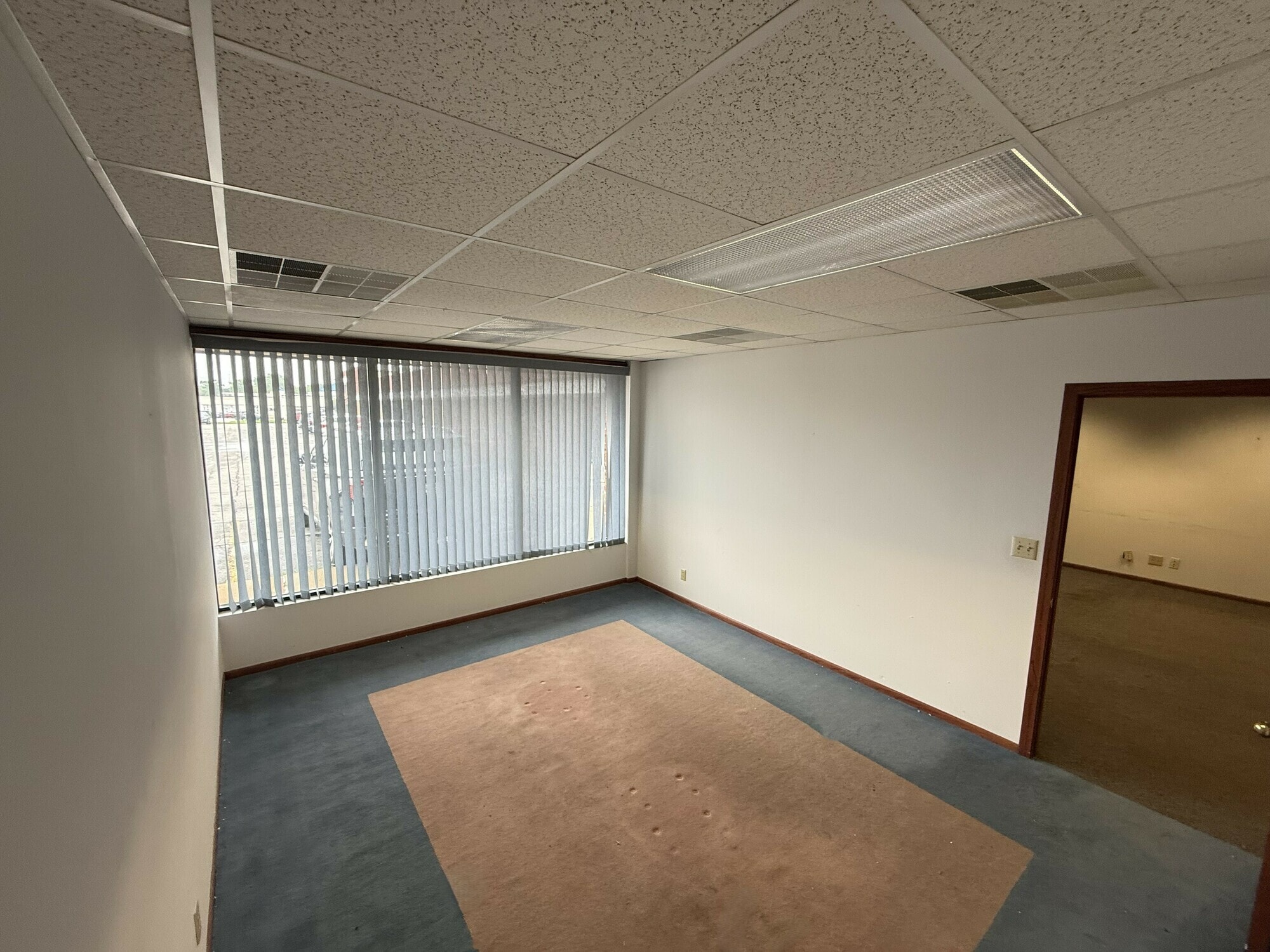 5604 S 48th St, Lincoln, NE for lease Interior Photo- Image 1 of 3