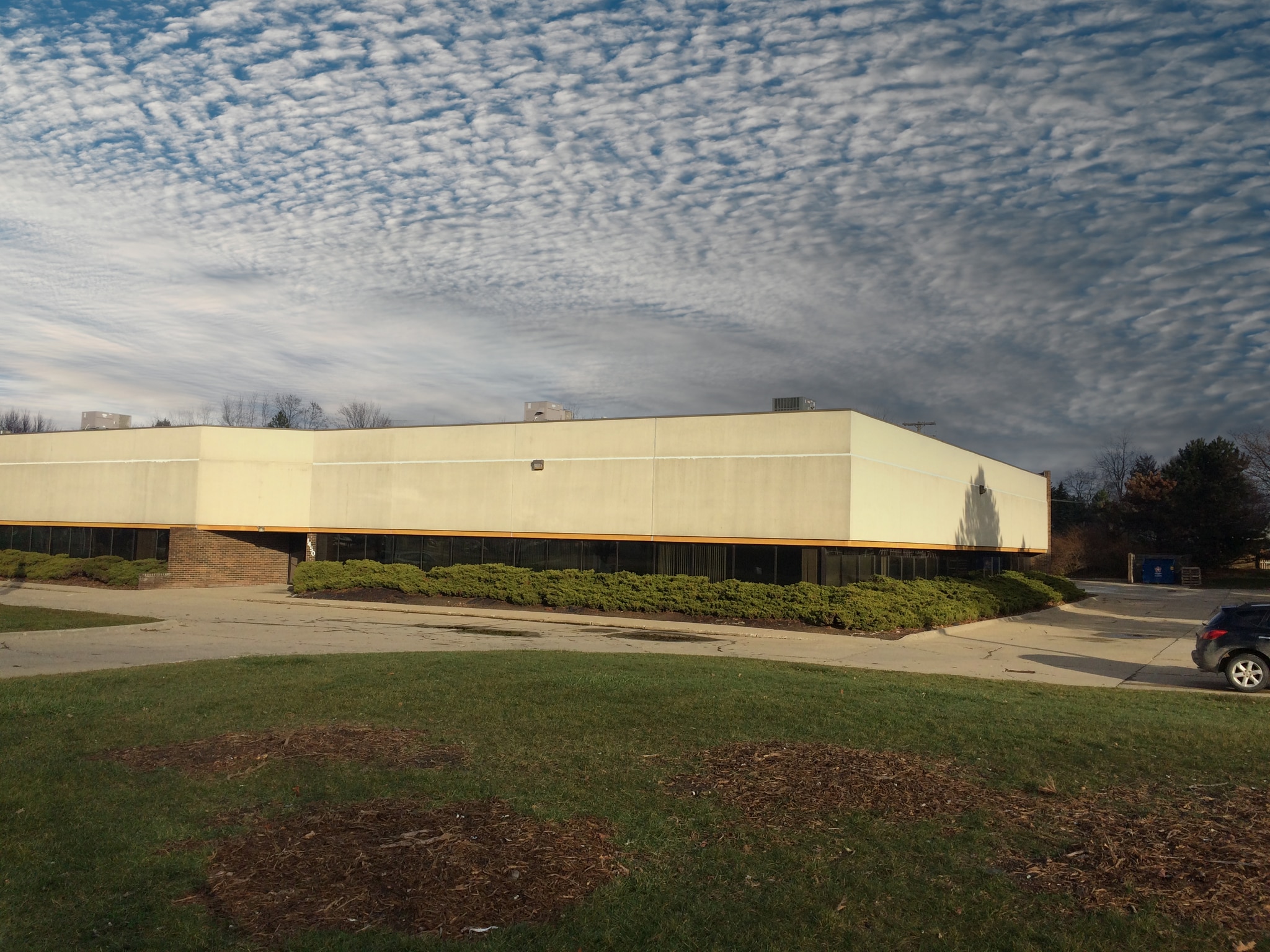 1450 E Highwood Blvd, Pontiac, MI for lease Building Photo- Image 1 of 7