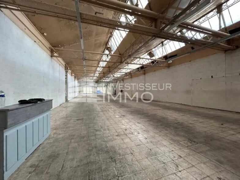 Flex in Bobigny for lease - Interior Photo - Image 2 of 3