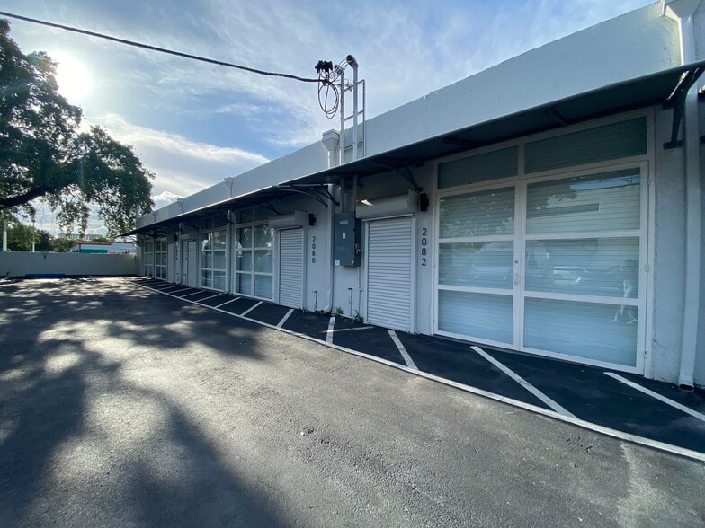 2074-2090 NW 21st St, Miami, FL for lease - Building Photo - Image 2 of 8