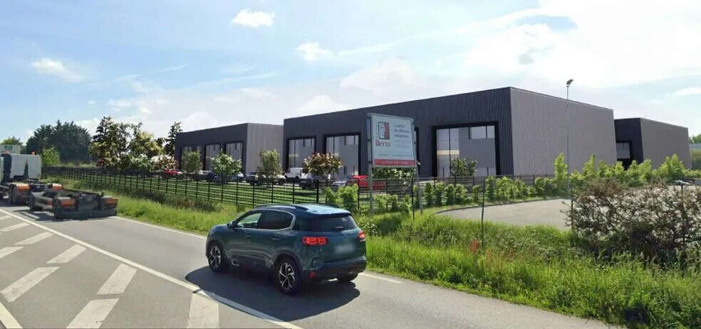 Flex in Thouaré-sur-Loire for sale - Building Photo - Image 2 of 2