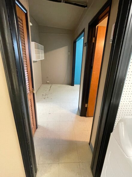 1741 W Old Ridge Rd, Hobart, IN for sale - Interior Photo - Image 3 of 9