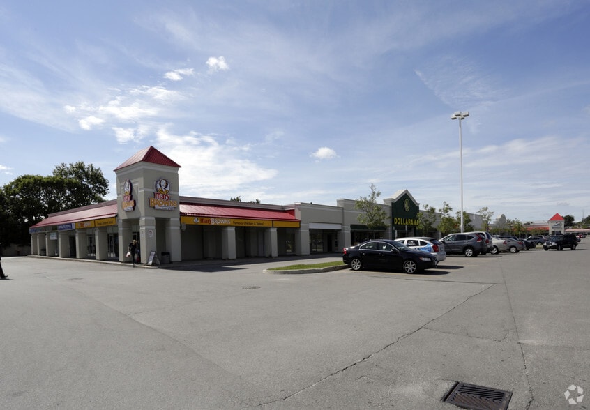 165 Wellington St, Barrie, ON for lease - Building Photo - Image 2 of 4