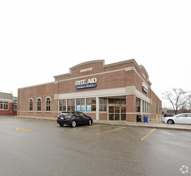 800 Ann Arbor Rd W, Plymouth, MI for lease - Primary Photo - Image 1 of 3