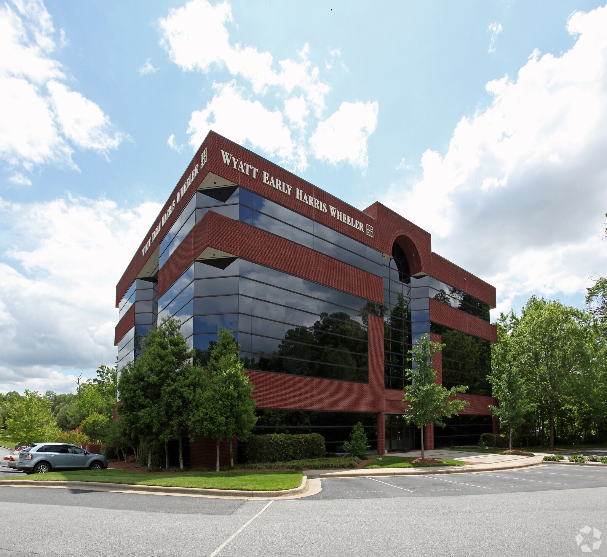 1912 Eastchester Dr, High Point, NC for lease Building Photo- Image 1 of 4