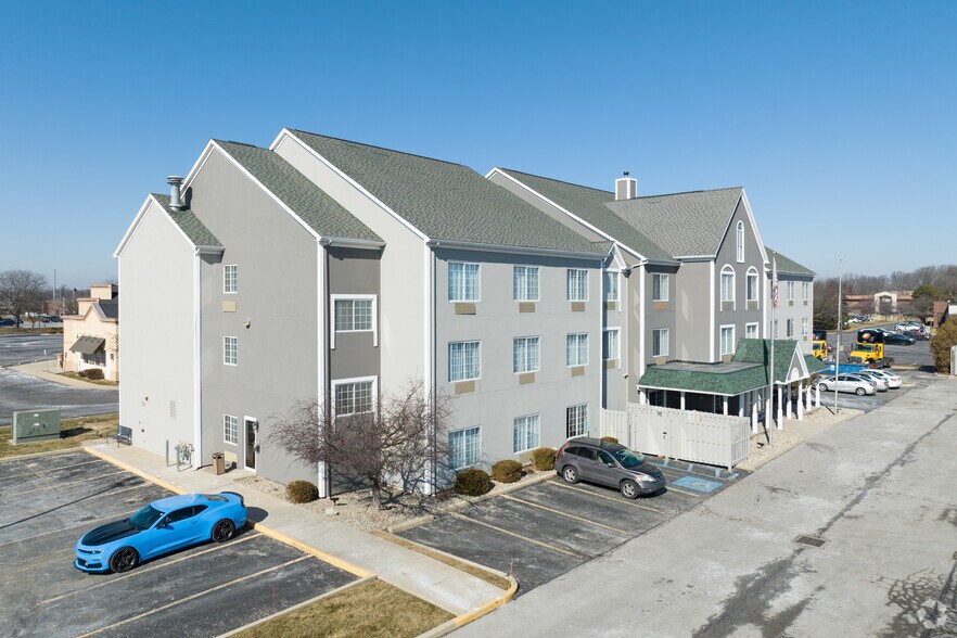 541 W Dussel Dr, Maumee, OH for sale - Building Photo - Image 1 of 1