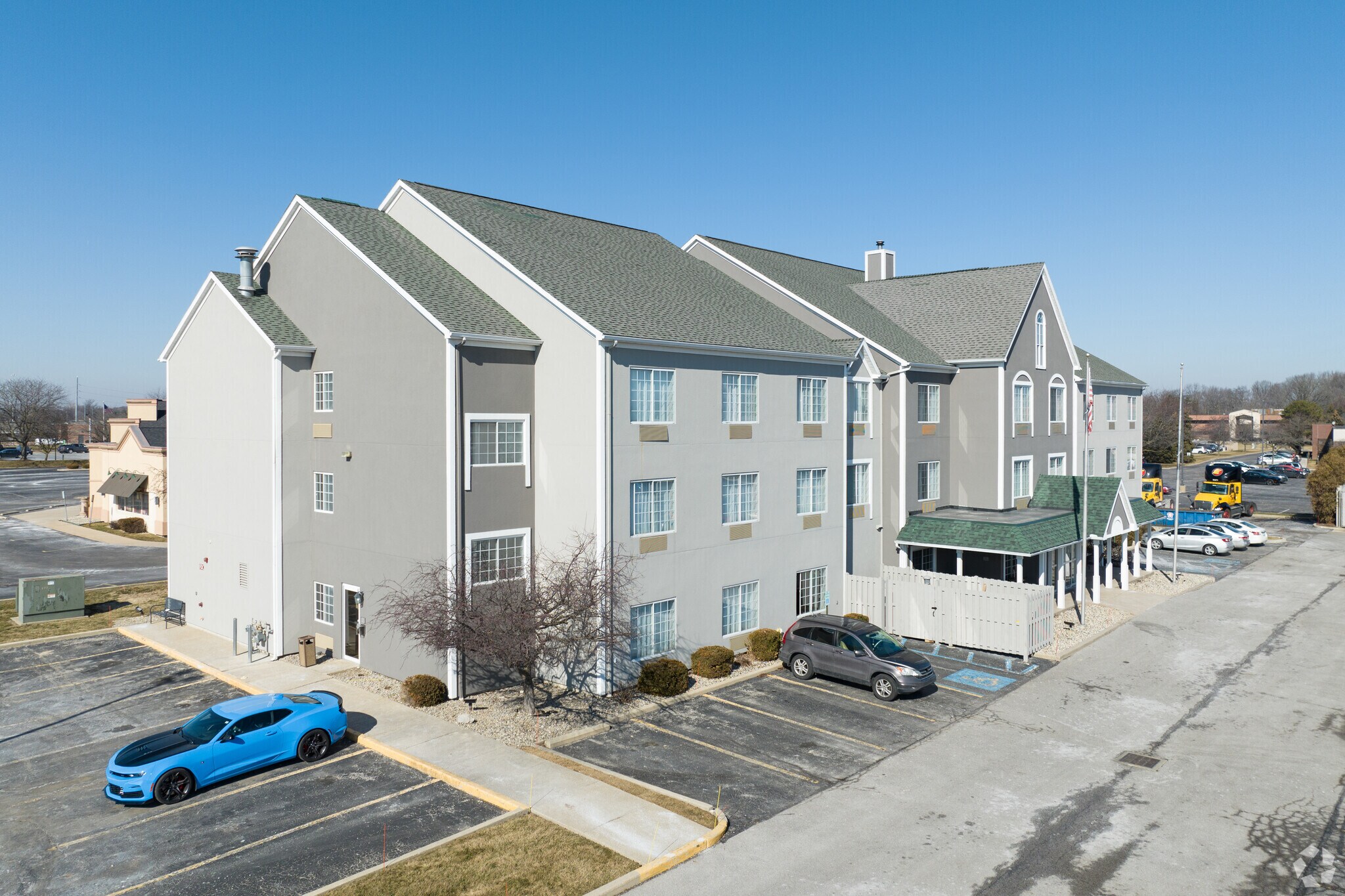 541 W Dussel Dr, Maumee, OH for sale Building Photo- Image 1 of 1