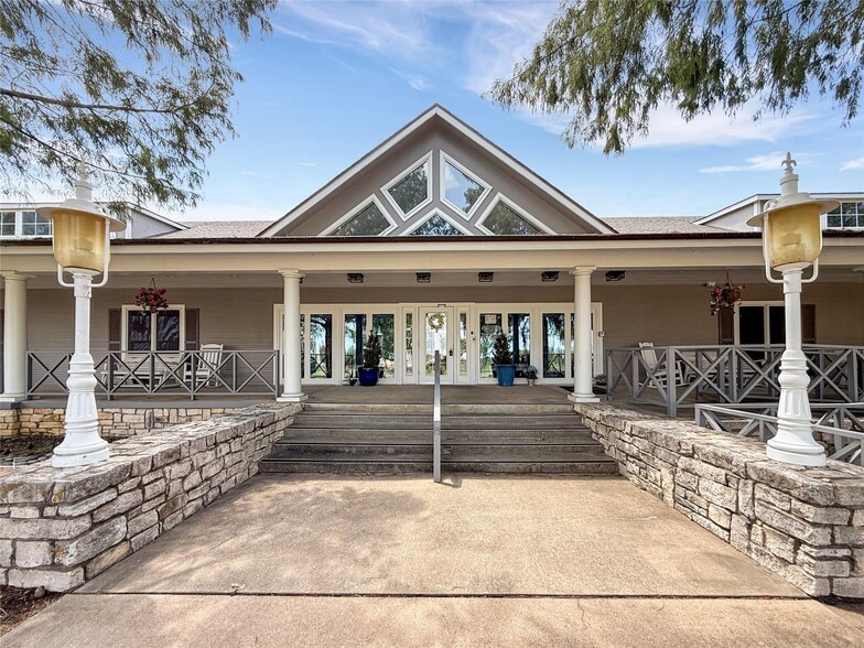 1100 Reba Macentire Ln, Denison, TX for sale - Building Photo - Image 2 of 4