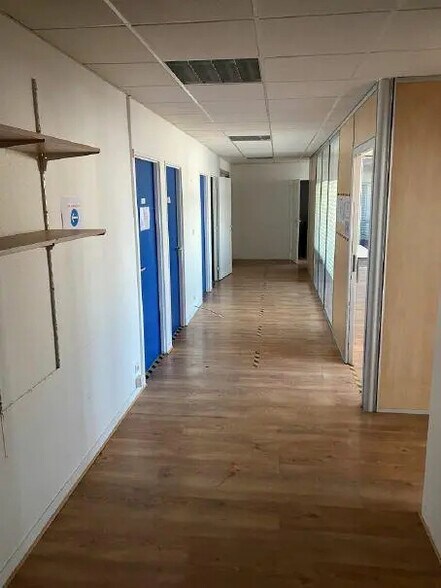 Flex in Le Blanc-Mesnil for lease - Interior Photo - Image 3 of 8