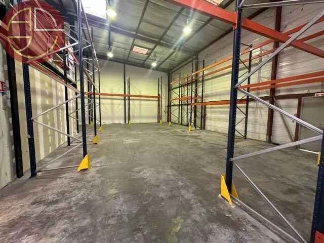 Location Entrepôt 523 m² - Photo 1