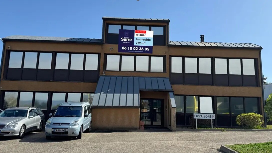 Office in Andrézieux-Bouthéon for lease Building Photo- Image 1 of 2