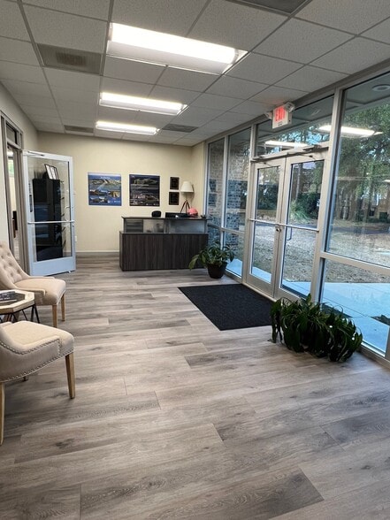 4425 Belle Oaks Dr, North Charleston, SC for lease - Building Photo - Image 2 of 11