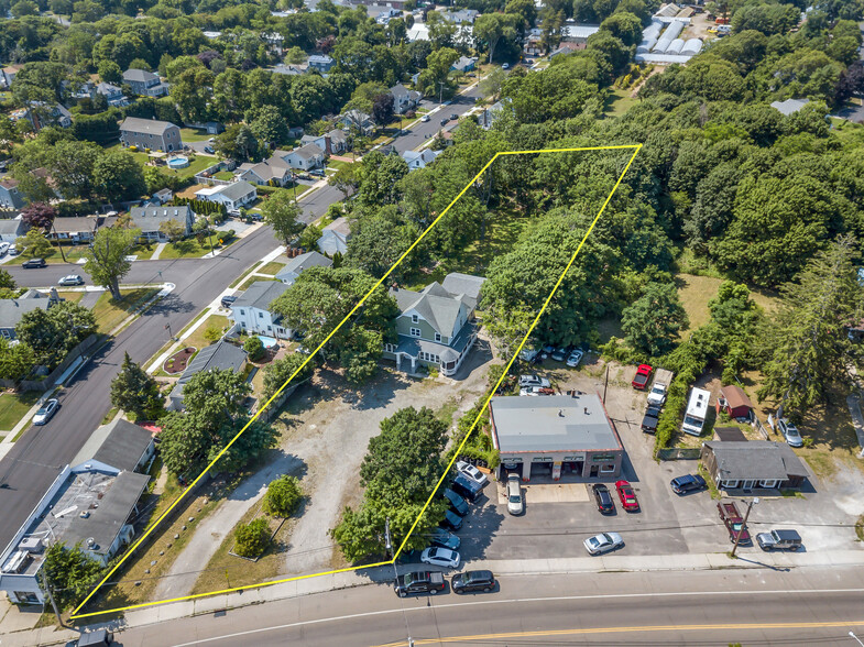 165 Montauk Hwy, Blue Point, NY for sale - Building Photo - Image 1 of 1