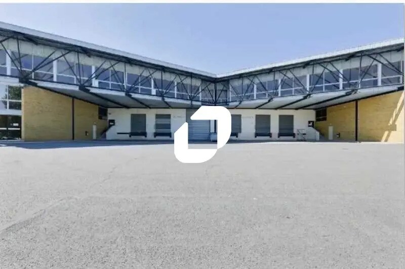 Flex in Morangis for lease - Building Photo - Image 2 of 11