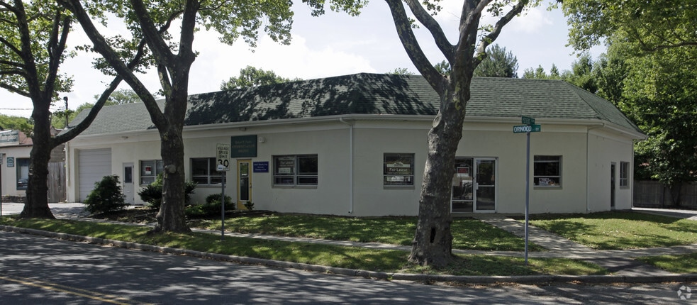 256 Orinoco Dr, Brightwaters, NY for sale - Primary Photo - Image 1 of 1