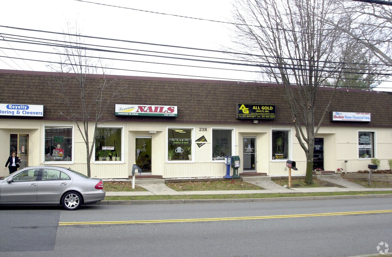 23 N Farview Ave, Paramus, NJ 07652