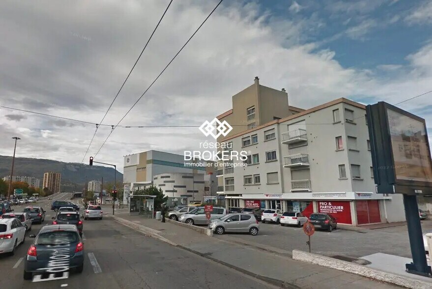Retail in Grenoble for lease - Building Photo - Image 1 of 7