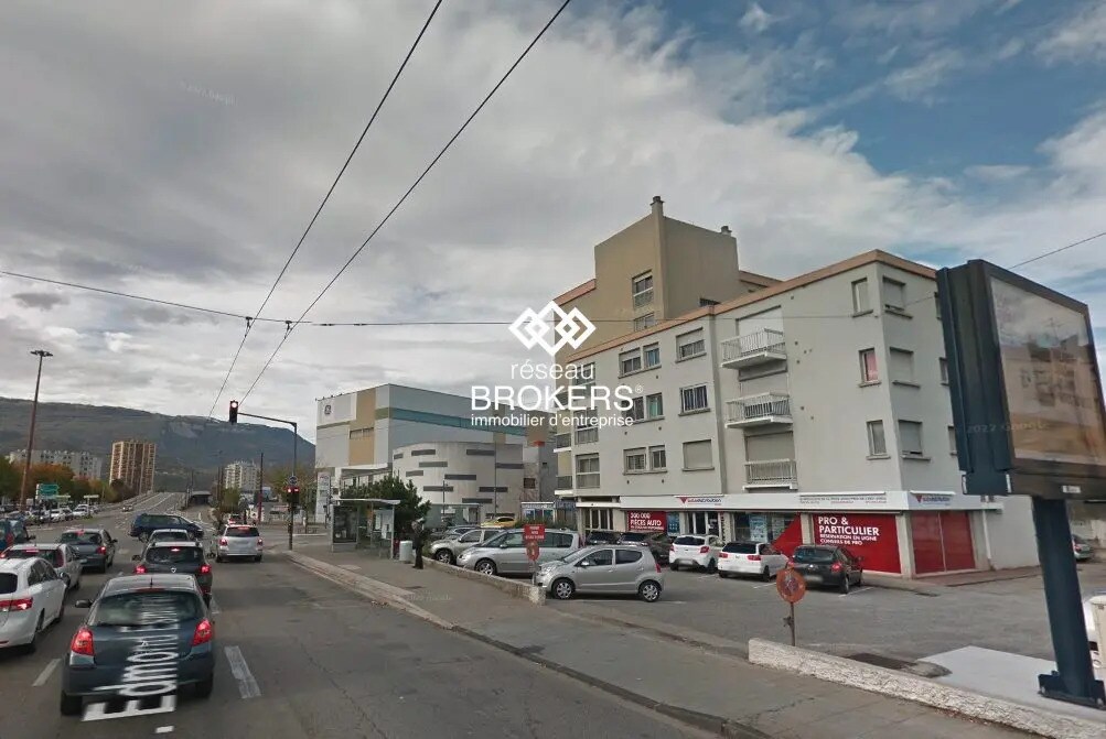 Retail in Grenoble for lease Building Photo- Image 1 of 8