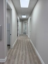 1016 Collier Center Way, Naples, FL for lease Interior Photo- Image 2 of 9