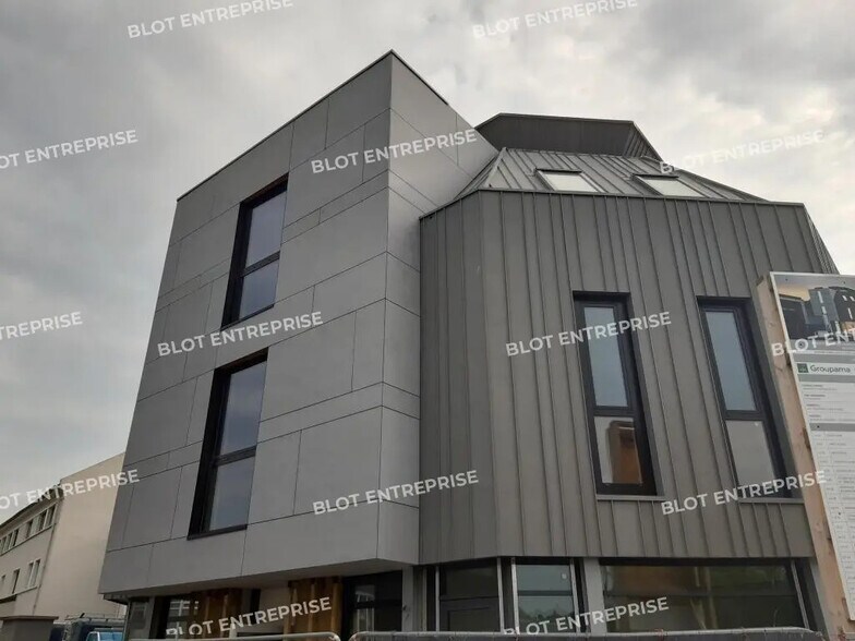 Office in Landerneau for lease - Building Photo - Image 2 of 10