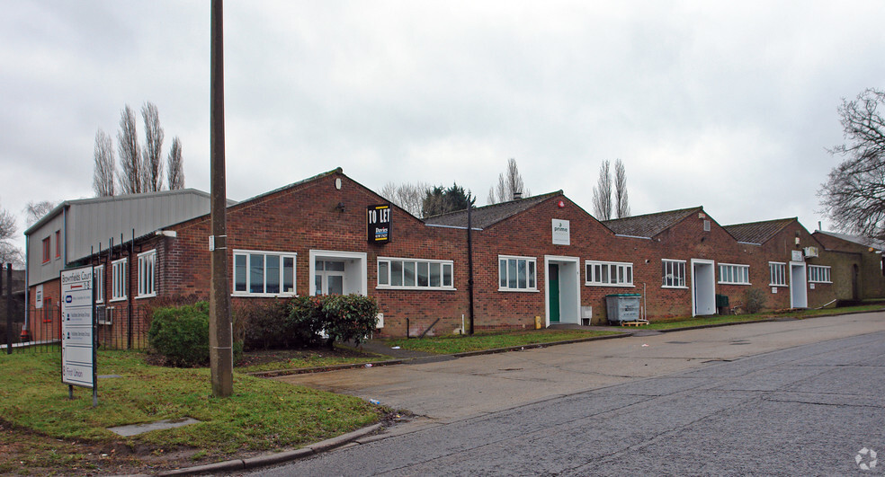 3-13 Brownfields, Welwyn Garden City for lease - Building Photo - Image 3 of 4