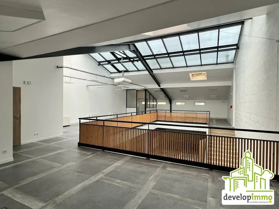 Location Bureaux 302 m² - Photo 1